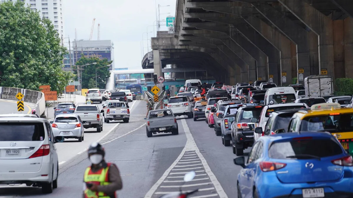 คาร์ม็อบคึกคัก! มวลชนรวมตัวเคลื่อนขบวนไล่ประยุทธ์