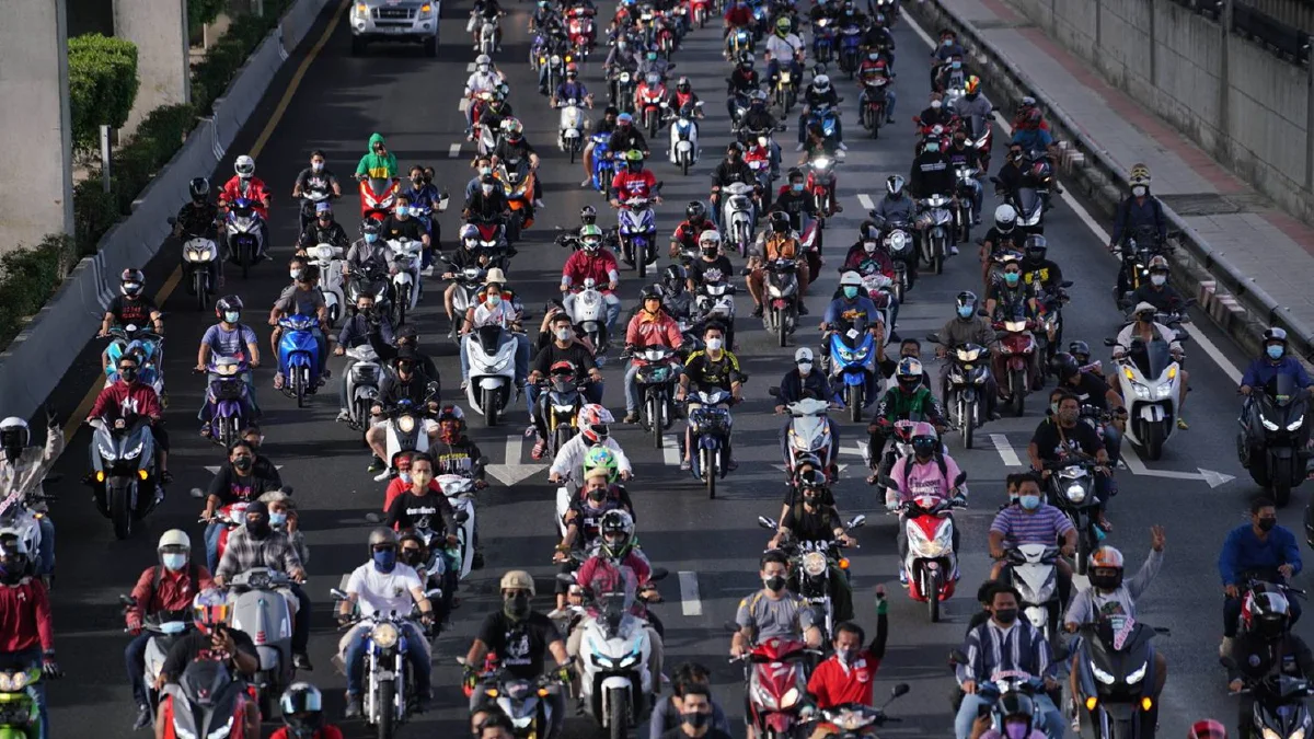 ภาพชุด "คาร์ม็อบ" หลายกลุ่มร่วมเคลื่อนขบวนไล่ประยุทธ์