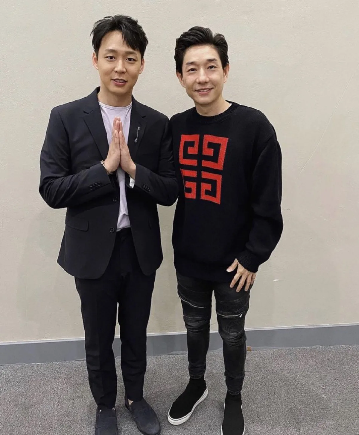 “บอย พีซเมคเกอร์” ถึงกับอ้าปากค้าง “ปาร์คยูชอน” ส่งของขวัญขึ้นบ้านใหม่ ชิ้นใหญ่อลังการ