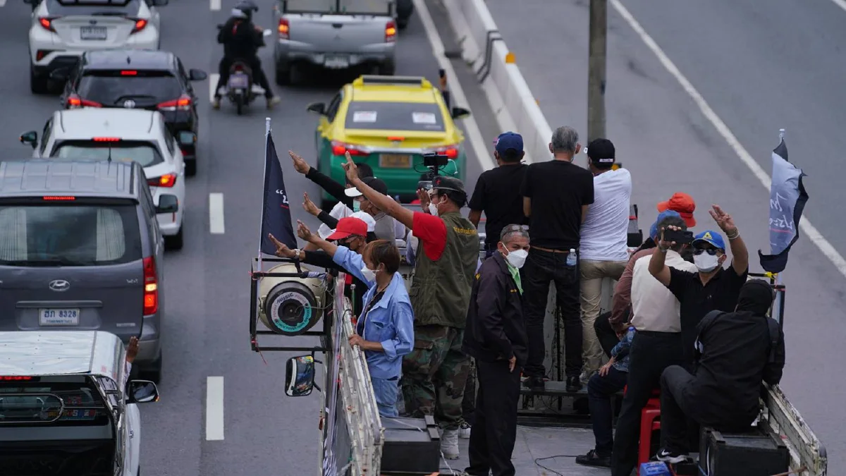 ภาพชุด "คาร์ม็อบ" หลายกลุ่มร่วมเคลื่อนขบวนไล่ประยุทธ์