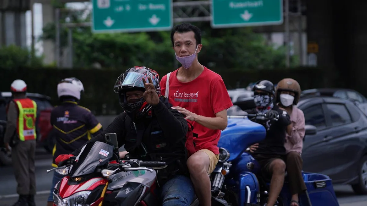 คาร์ม็อบคึกคัก! มวลชนรวมตัวเคลื่อนขบวนไล่ประยุทธ์