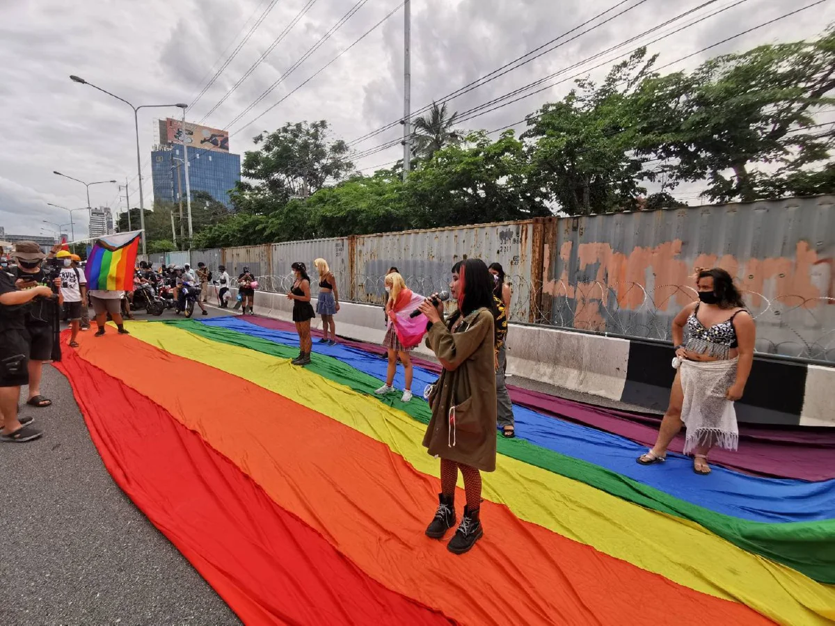 ภาพชุด "คาร์ม็อบ" หลายกลุ่มร่วมเคลื่อนขบวนไล่ประยุทธ์