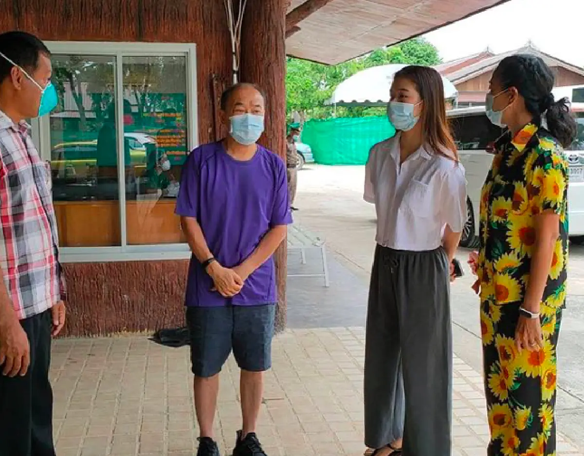 “กบ ปภัสสรา” พาลูกสาว “น้องเหนือ” และสามีลงพื้นที่ดู รพ.สนาม ที่ได้ร่วมสร้างไว้  
