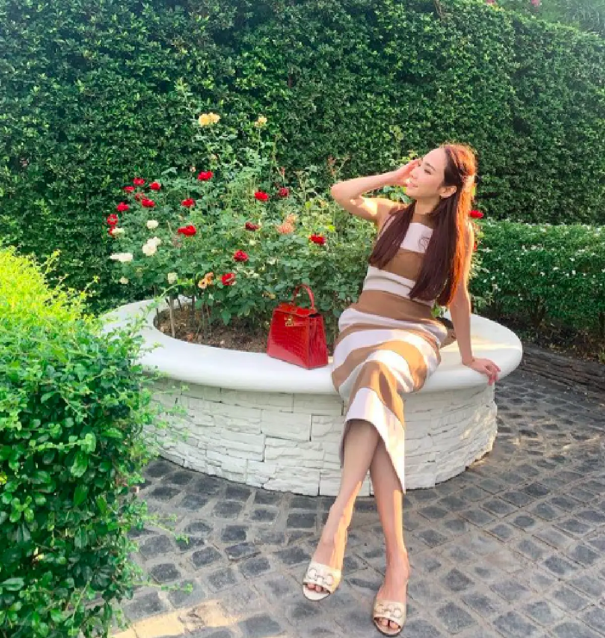 ส่องภาพสวนของ “อั้ม พัชราภา” ในสไตล์อังกฤษนีโอคลาสสิกสุดหรูหรา และร่มรื่นมาก 