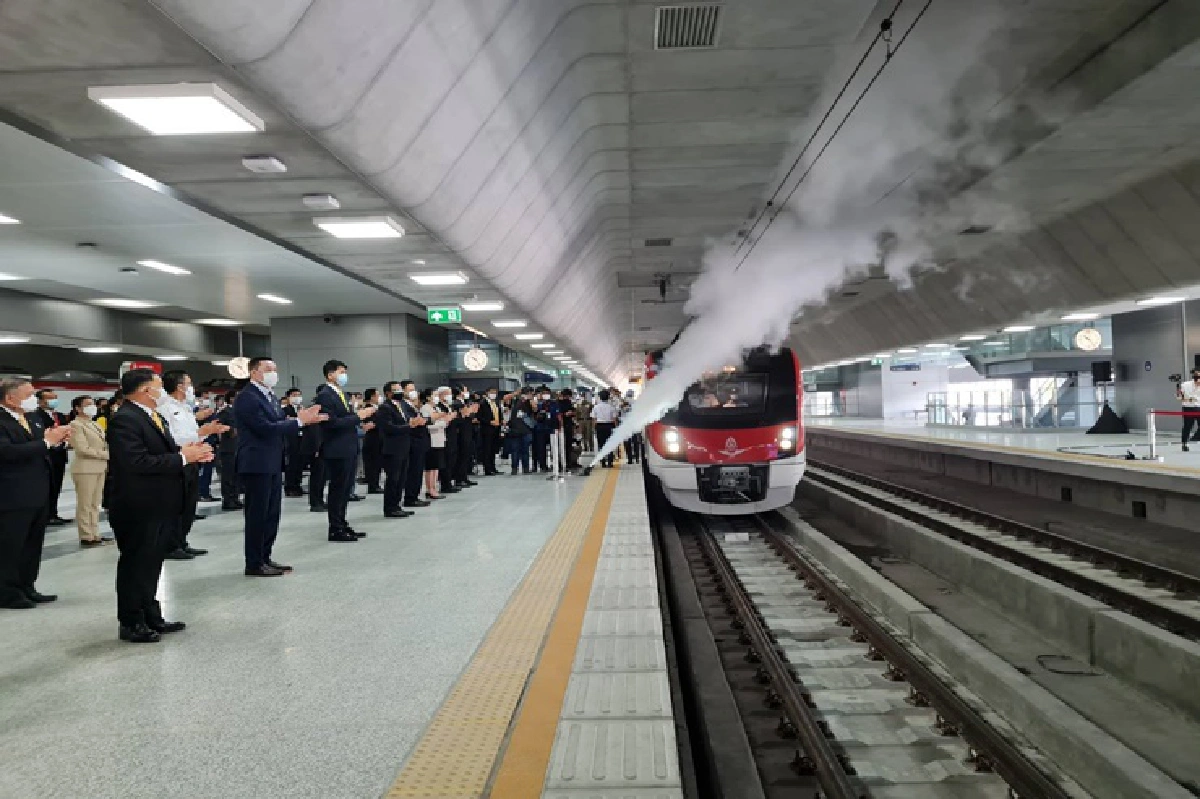 นายกฯ กดปุ่มเปิด"รถไฟชานเมืองสายสีแดง"แล้ว บริการฟรีถึงปลาย พ.ย.