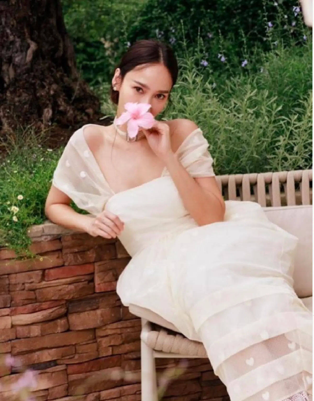 ส่องภาพสวนของ “อั้ม พัชราภา” ในสไตล์อังกฤษนีโอคลาสสิกสุดหรูหรา และร่มรื่นมาก 