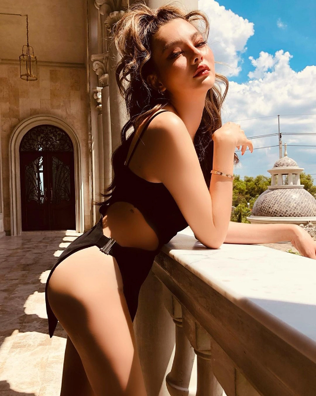 “ดิว อริสรา” เซ็กซี่ขยี้แหลกมาก ท่อนบนว่าแซ่บแล้ว..ท่อนล่างเด็ดกว่าเยอะ