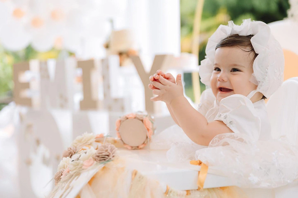 “ซาร่า” จัดปาร์ตี้เล็กๆ ฉลองวันเกิด 1 ขวบ ให้ “น้องเอมมิลี่” ที่ภูเก็ต