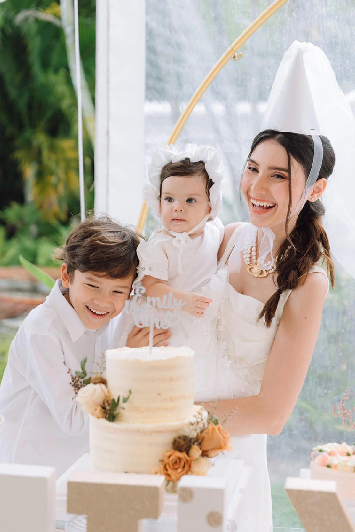 “ซาร่า” จัดปาร์ตี้เล็กๆ ฉลองวันเกิด 1 ขวบ ให้ “น้องเอมมิลี่” ที่ภูเก็ต