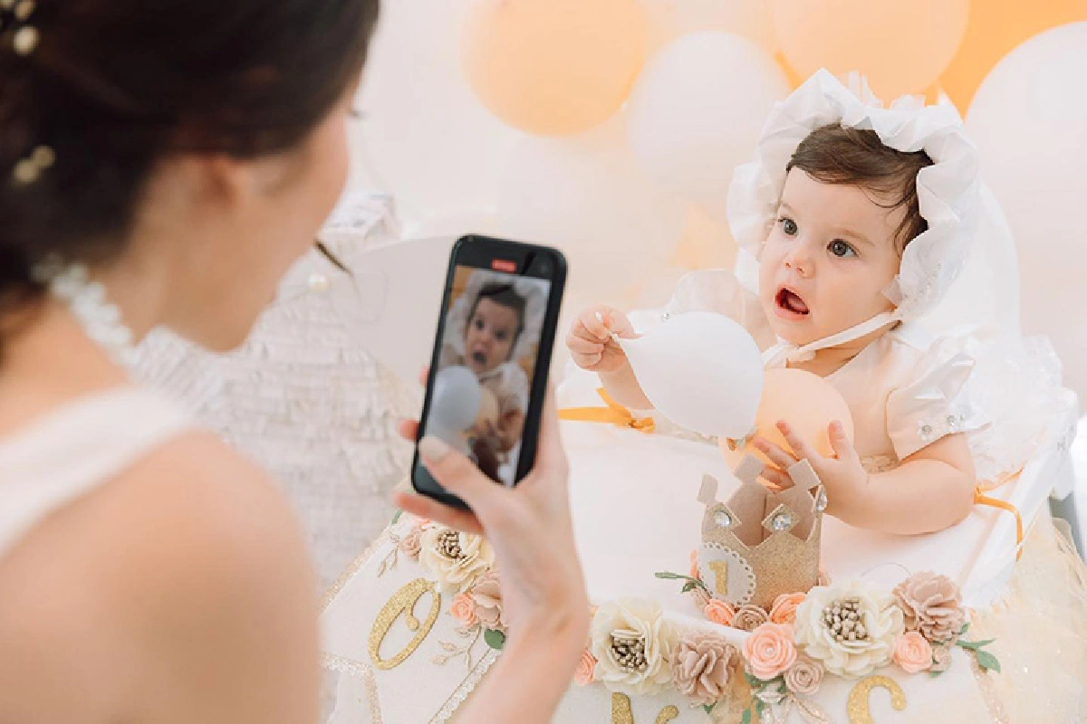 “ซาร่า” จัดปาร์ตี้เล็กๆ ฉลองวันเกิด 1 ขวบ ให้ “น้องเอมมิลี่” ที่ภูเก็ต