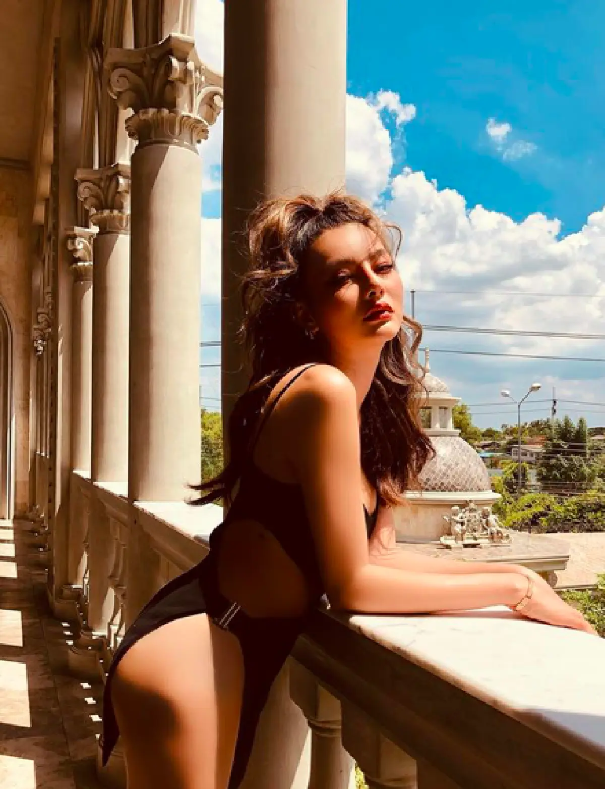 “ดิว อริสรา” เซ็กซี่ขยี้แหลกมาก ท่อนบนว่าแซ่บแล้ว..ท่อนล่างเด็ดกว่าเยอะ