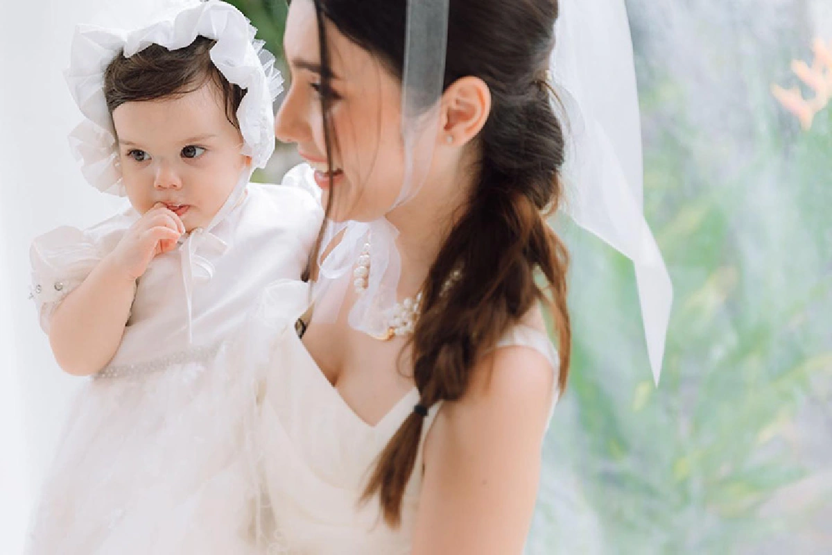 “ซาร่า” จัดปาร์ตี้เล็กๆ ฉลองวันเกิด 1 ขวบ ให้ “น้องเอมมิลี่” ที่ภูเก็ต