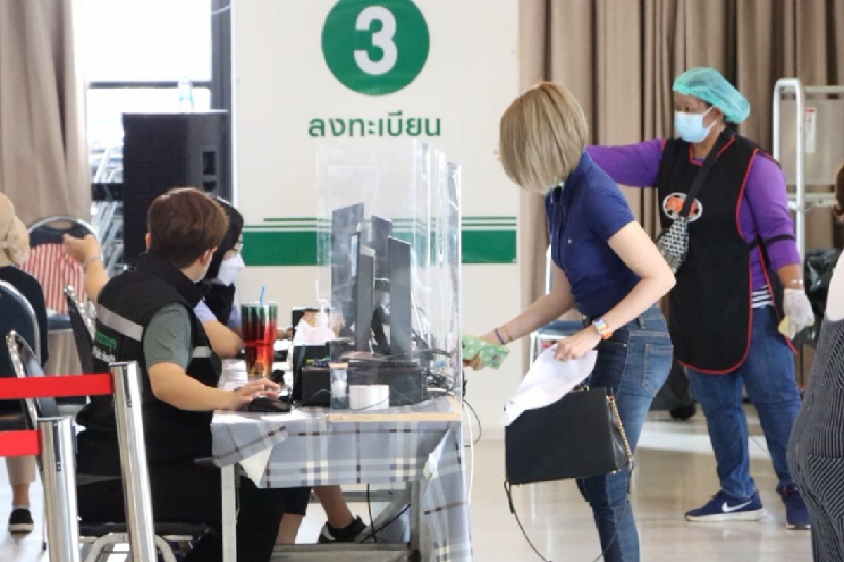 พิษณุโลก ทดสอบระบบฉีดวัคซีนพิดโลกพร้อมวันแรก 500 คน พิษณุโลก ทดสอบระบบฉีดวัคซีนพิดโลกพร้อมวันแรก 500 คน