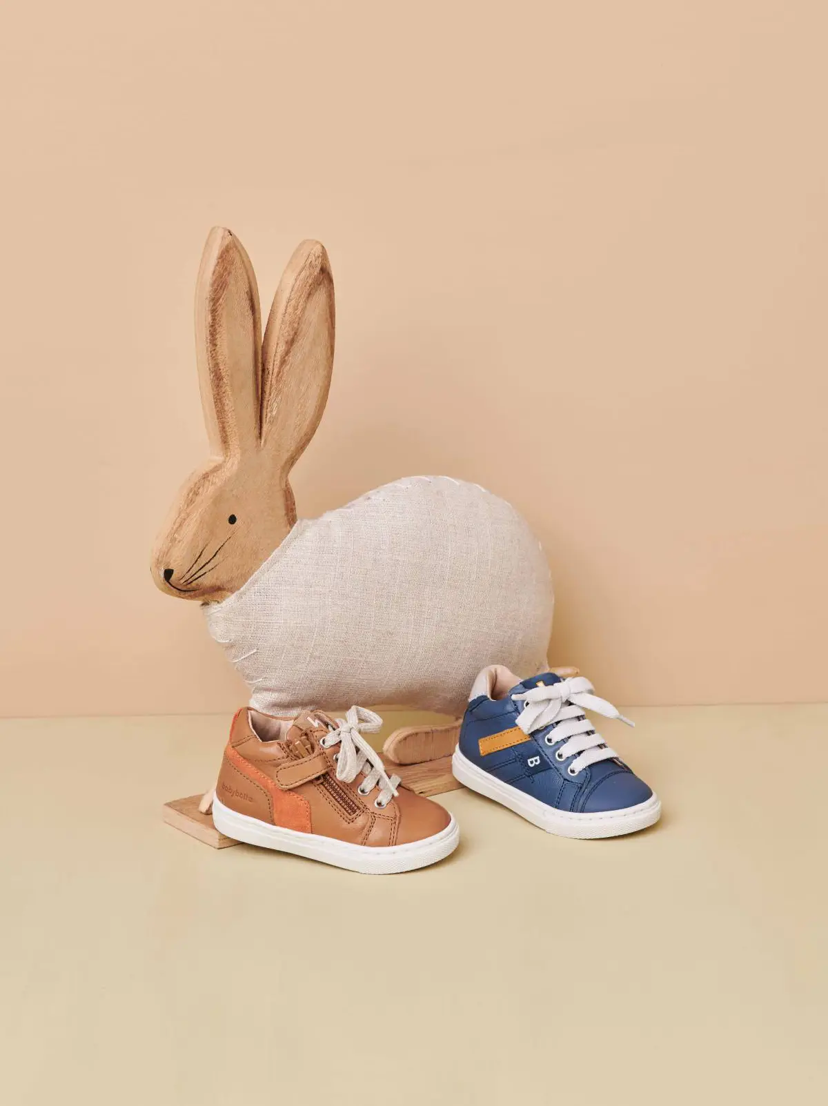 How to เลือกรองเท้าอย่างไร ให้เหมาะกับแต่ละช่วงอายุของลูกน้อย