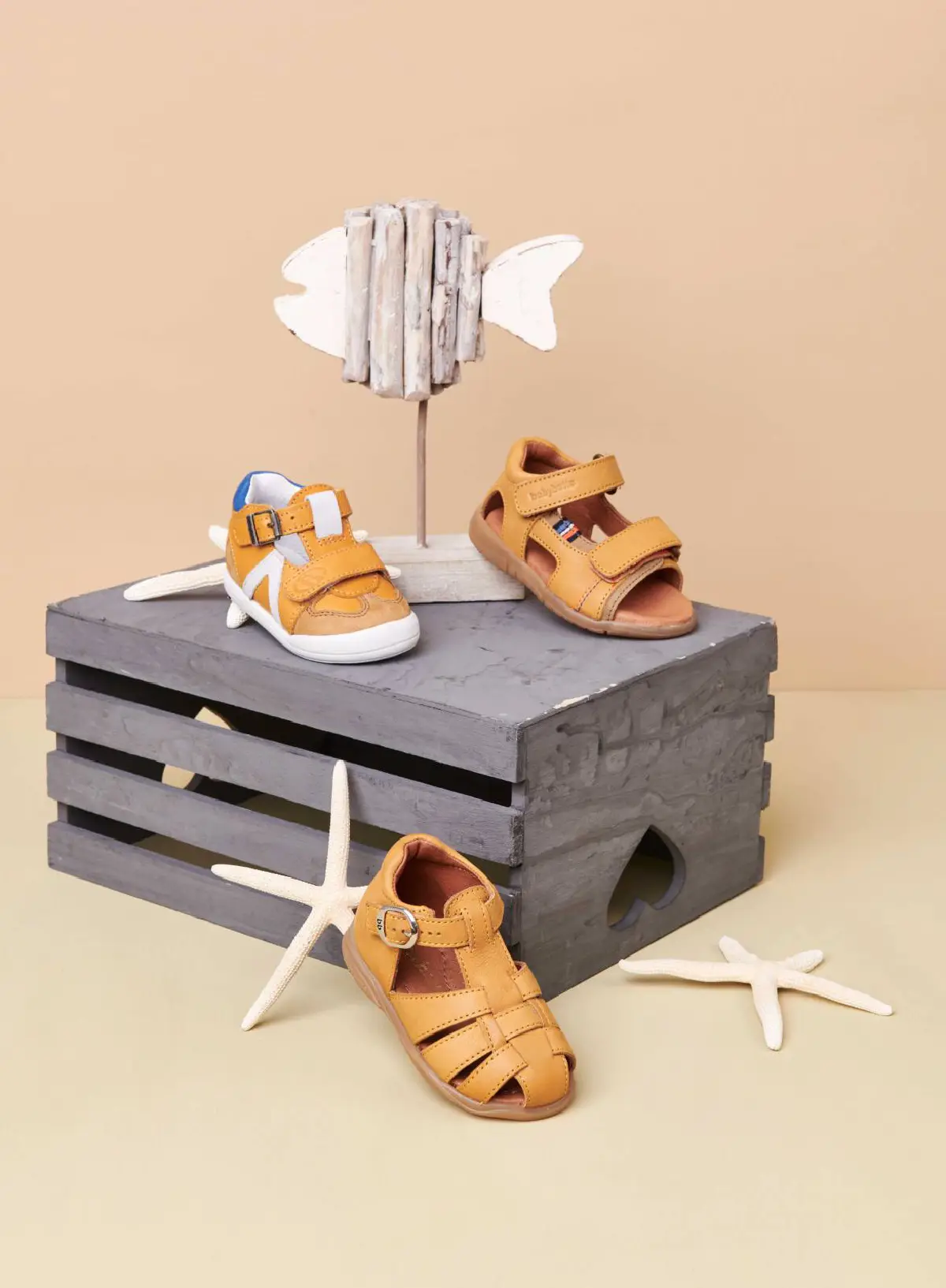 How to เลือกรองเท้าอย่างไร ให้เหมาะกับแต่ละช่วงอายุของลูกน้อย