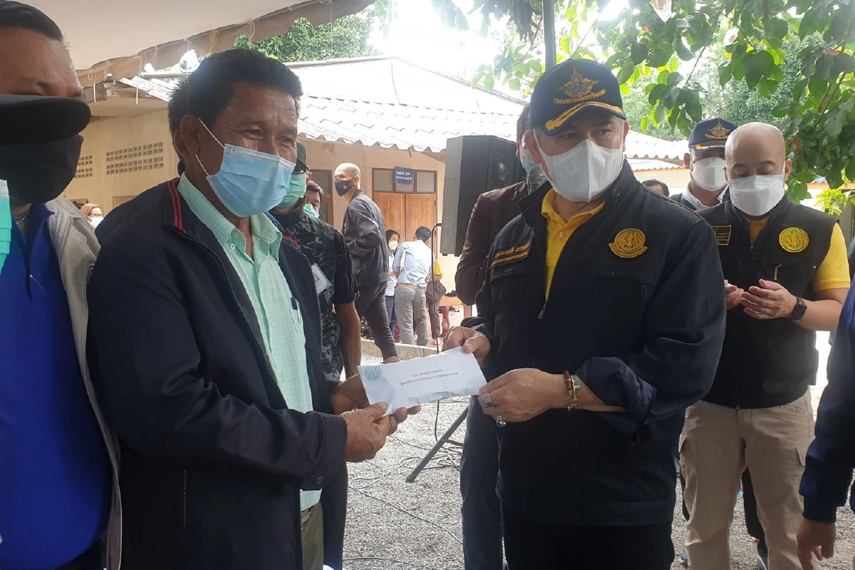 "ธรรมนัส"ควักเงินแสนเหมามังคุด20ตันช่วยชาวสวน