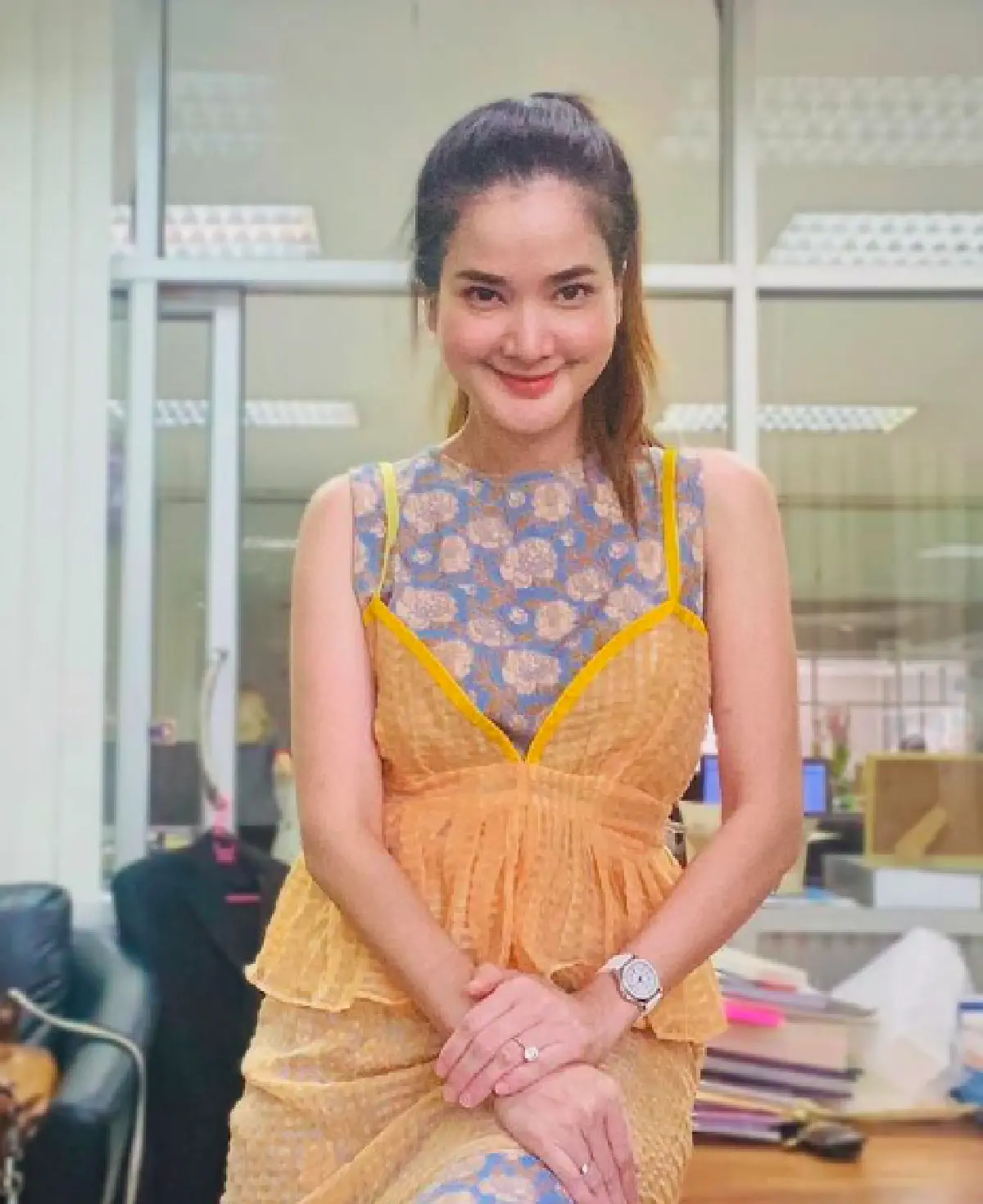 “ปอย ปวีณา” เล่นสเกตบอร์ดแบบไม่มีอุปกรณ์ป้องกัน ล้มหน้าฟาดพื้นหวิดเสียโฉม