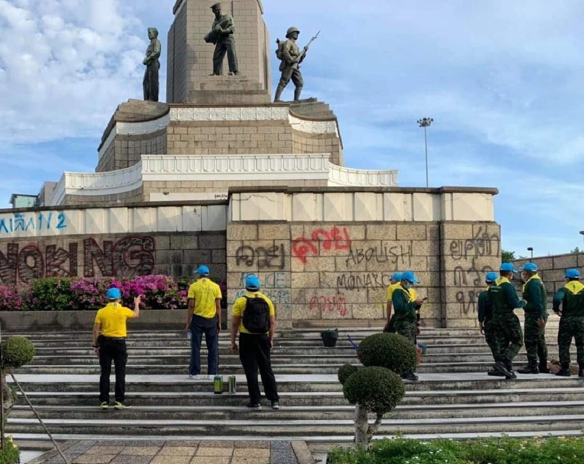 โฆษกกลาโหมประณามผู้ชุมนุมพ่นสีก้าวล่วงผู้เสียสละที่อนุสาวรีย์ชัยฯ