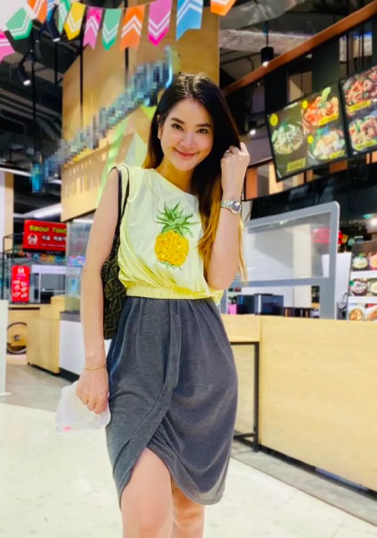 “ปอย ปวีณา” เล่นสเกตบอร์ดแบบไม่มีอุปกรณ์ป้องกัน ล้มหน้าฟาดพื้นหวิดเสียโฉม