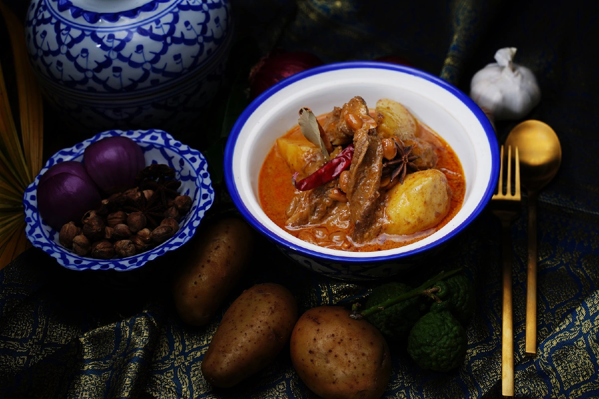 เชฟแพมชวนรังสรรค์เมนู “แกงมัสมั่นเนื้อซี่โครง” ชูวัตถุดิบสุดพรีเมี่ยมรับเทศกาลวันแม่