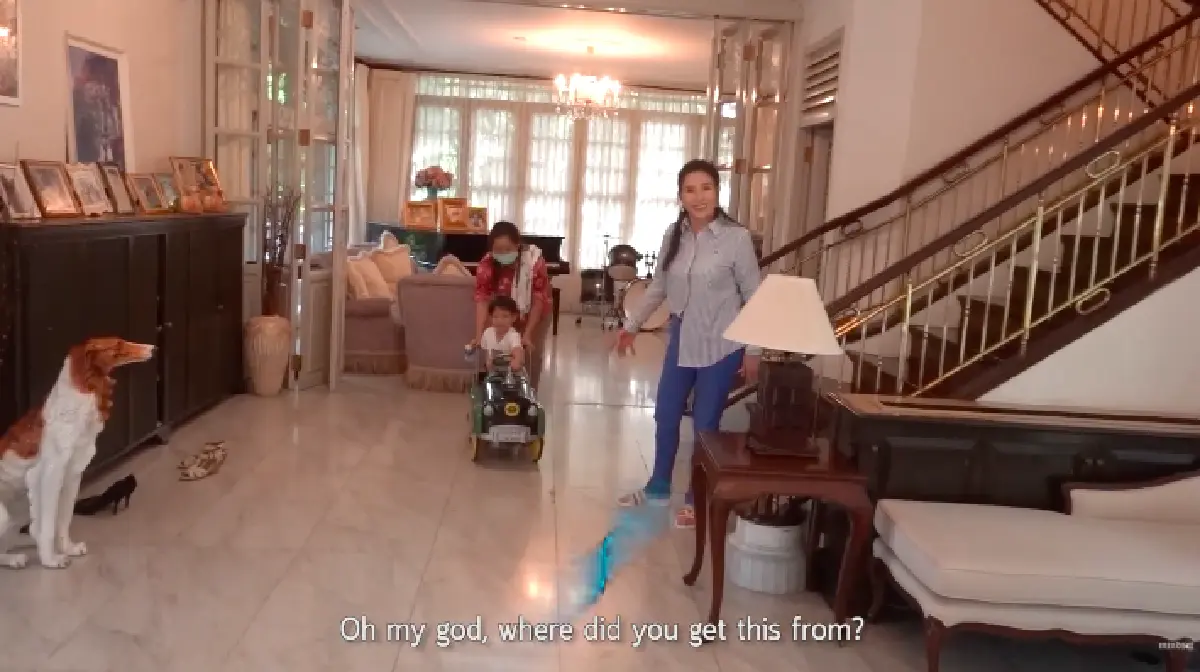 “ป๊อก-มาร์กี้” พา “มีก้า-มีญ่า” บุกบ้าน “ย่าปุ๊ก” หลังไม่เจอนานกว่า 5 เดือน