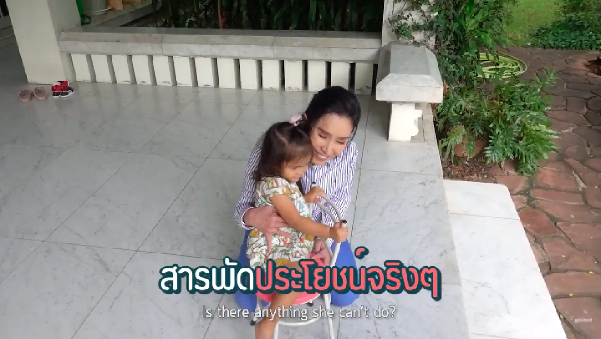 “ป๊อก-มาร์กี้” พา “มีก้า-มีญ่า” บุกบ้าน “ย่าปุ๊ก” หลังไม่เจอนานกว่า 5 เดือน