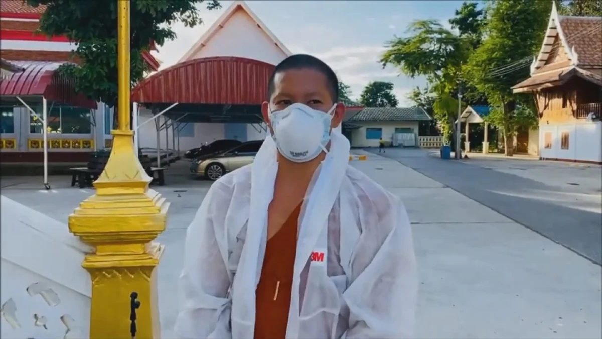 สัปเหร่อพระ!"หลวงพี่ตู่"สวมชุด PPE เผาศพทารกติดโควิด
