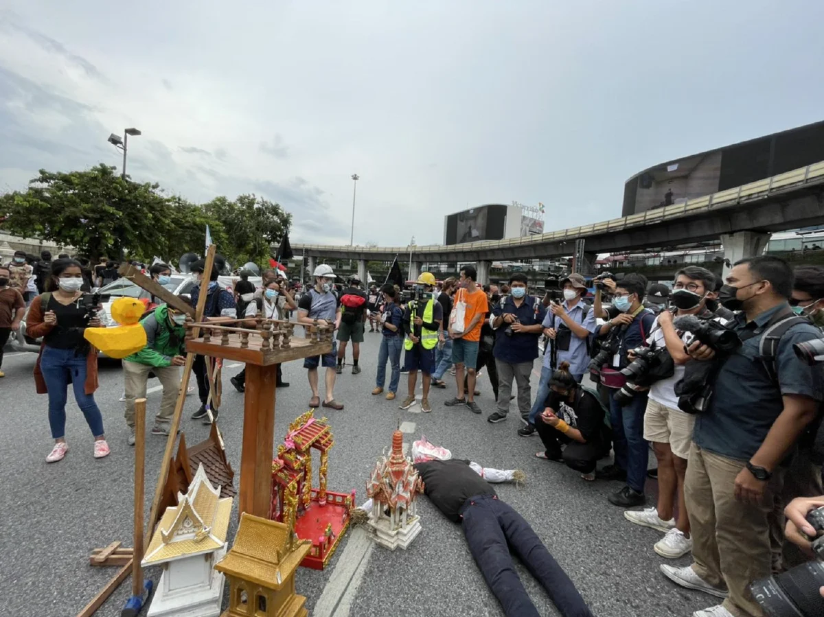 ม็อบทะลุฟ้าเคลื่อนขบวน4โมงเย็น จุดหมายบ้านประยุทธ์