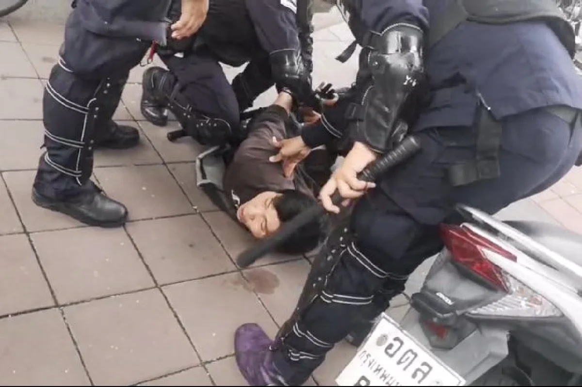 ตร.เปิดฉากสลายการชุมนุมม็อบทะลุฟ้าอนุสาวรีย์ชัยฯ