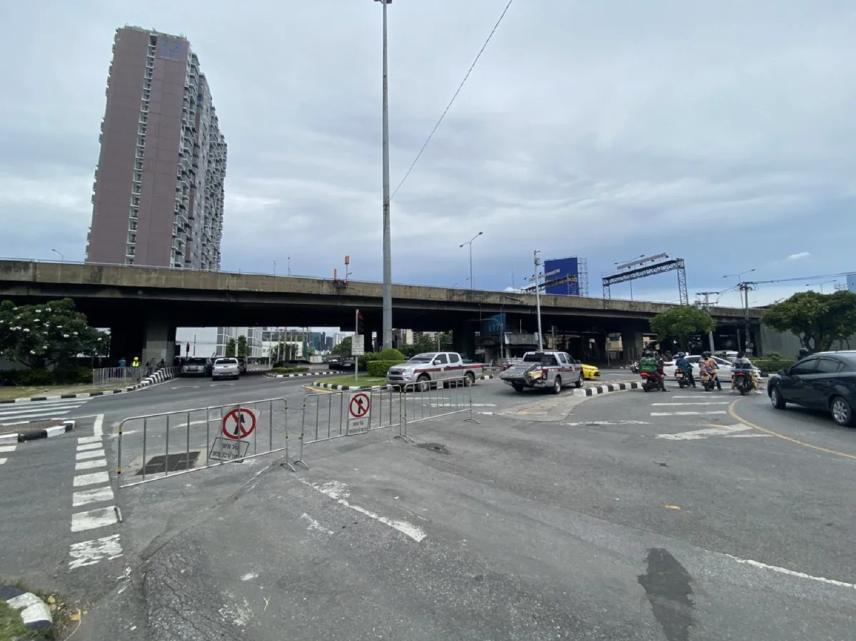 ตร.กั้นลวดหนามแยกดินแดง ม็อบทะลุฟ้ารวมตัวอนุสาวรีย์ชัยฯ