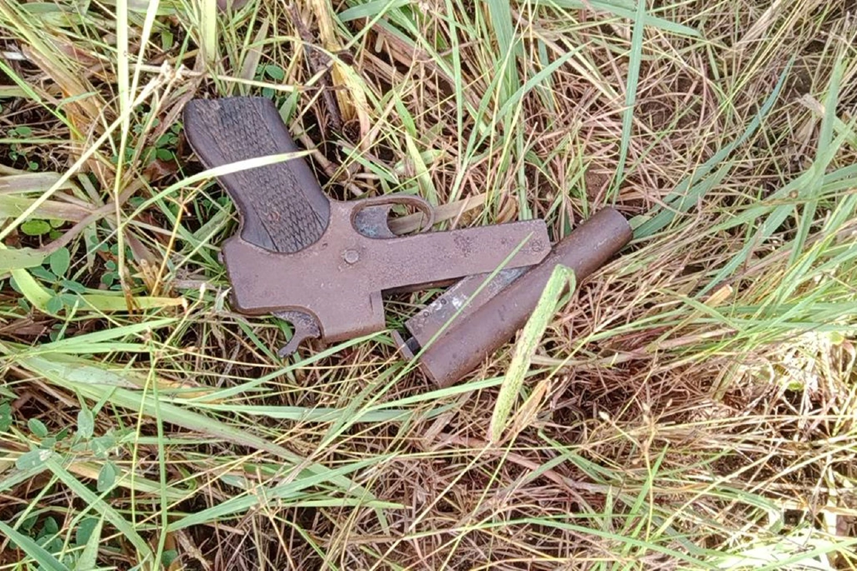 แก๊งยาบ้าลั่นไกเปิดทางหนี เจอตำรวจยิงสวนดับกลางทุ่งนา