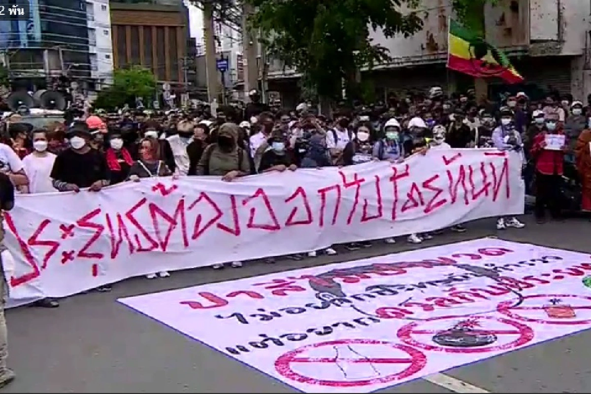 ม็อบ13สิงหาออกจากอนุสาวีย์ชัยไปบ้านพักนายกฯ