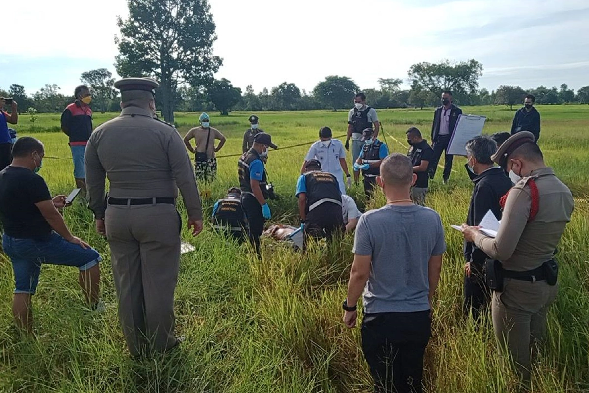 แก๊งยาบ้าลั่นไกเปิดทางหนี เจอตำรวจยิงสวนดับกลางทุ่งนา