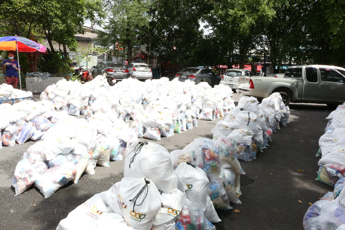 HSBC ผนึกกำลัง ฟู้ด ฟอร์ ไฟเตอร์-มิสยูนิเวิร์ส ไทยแลนด์มอบถุงยังชีพวันแม่แห่งชาติ