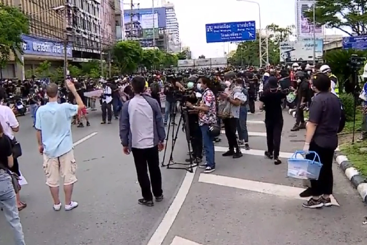 ม็อบ13สิงหาออกจากอนุสาวีย์ชัยไปบ้านพักนายกฯ