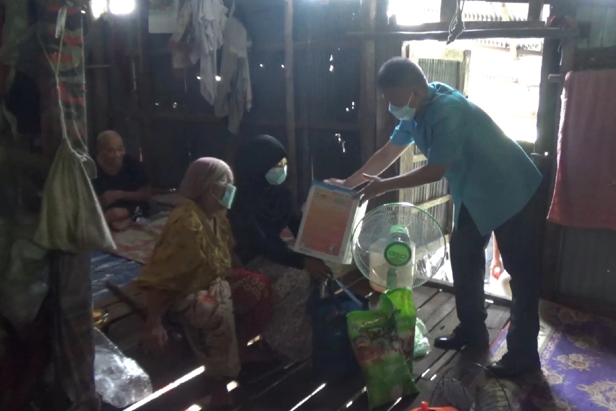 สาวโรงงานติดโควิดรอรักษา ไม่เงินส่งพ่อพิการกับแม่ตาบอด