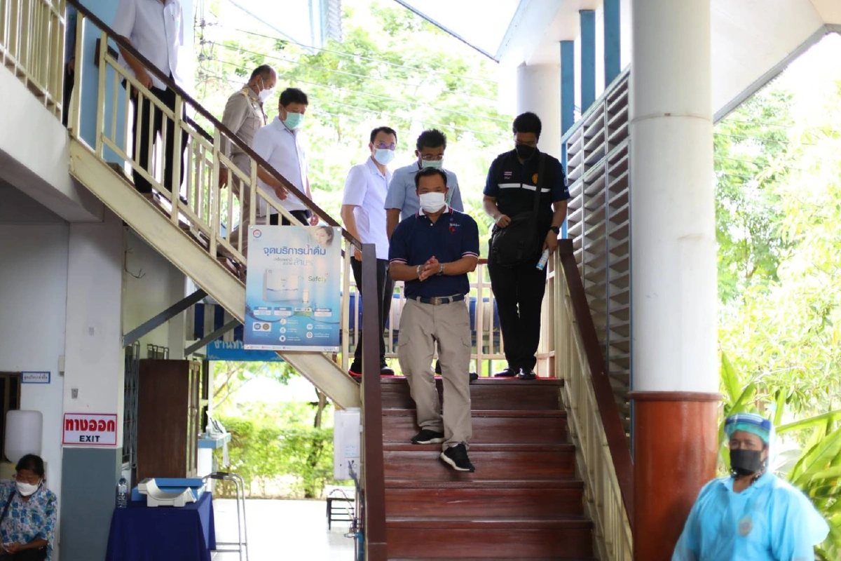 อนุทินเปิดสถานีอนามัยเป็นจุดฉีดวัคซีนโควิดแห่งแรกในไทย