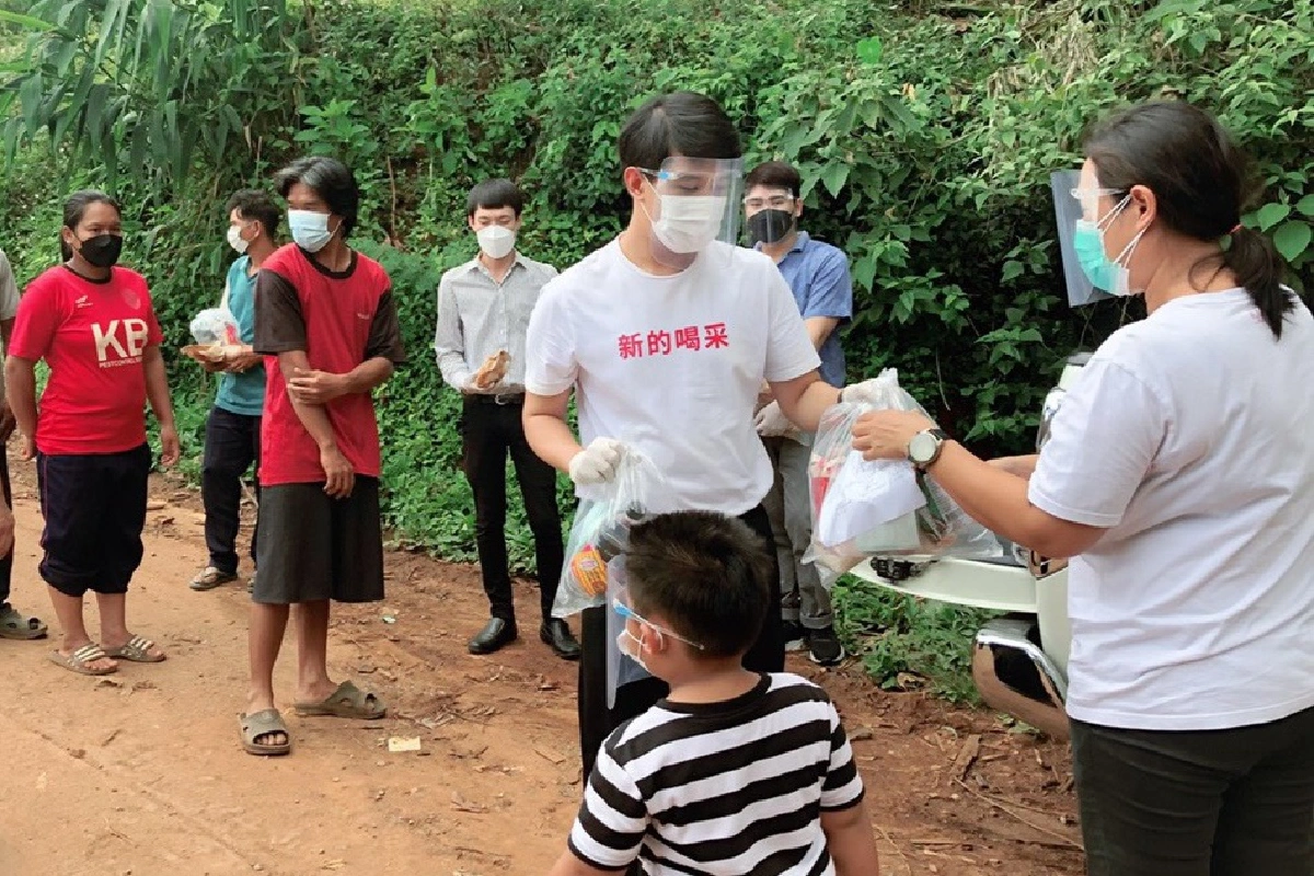 3สภาองค์กรเพื่อสังคมมอบสิ่งของรพ.สนามพลังแผ่นดินสู้ภัยโควิด