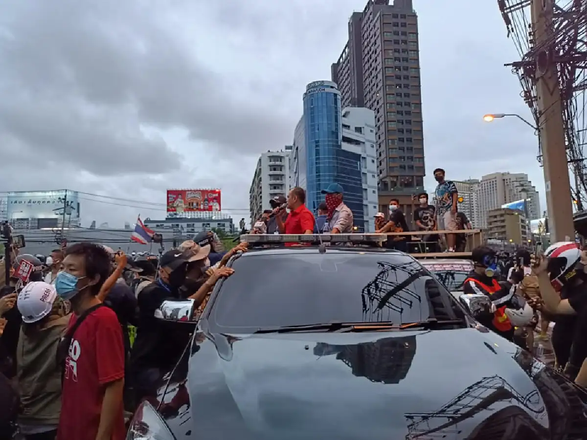 "ณัฐวุฒิ"ขอมวลชนแยกดินแดงยุติการชุมนุม ชี้วันนี้ได้ชัยชนะแล้ว