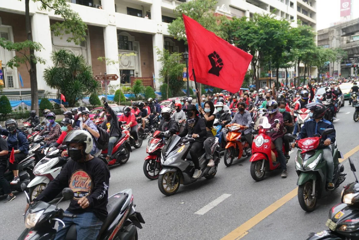 ณัฐวุฒินำ Car Park ราชประสงค์เคลื่อนขบวนแล้ว มั่นใจไม่เกิดเหตุรุนแรง