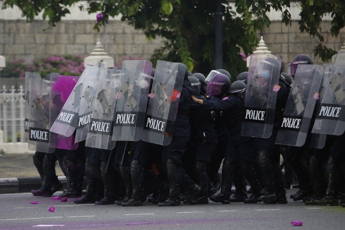 ตร.ย้ำไทยใช้มาตรการคุมม็อบน้อยกว่าต่างประเทศ ตร.ย้ำไทยใช้มาตรการคุมม็อบน้อยกว่าต่างประเทศ