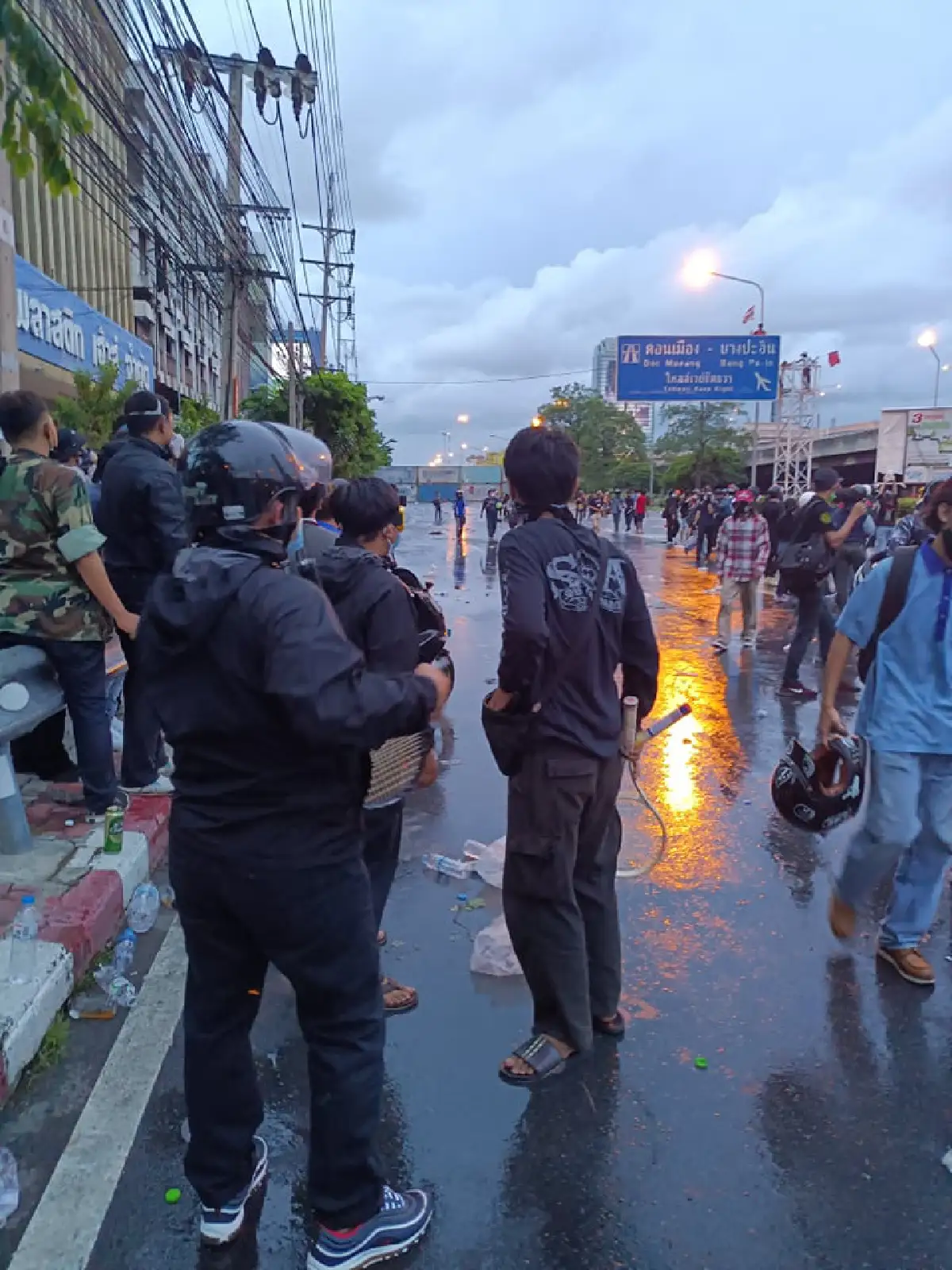 "ณัฐวุฒิ"ขอมวลชนแยกดินแดงยุติการชุมนุม ชี้วันนี้ได้ชัยชนะแล้ว