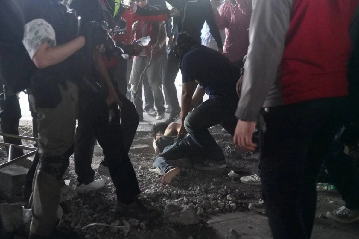 ม็อบเข้าใจผิด รุมยำกันเองที่ดินแดงเจ็บ1