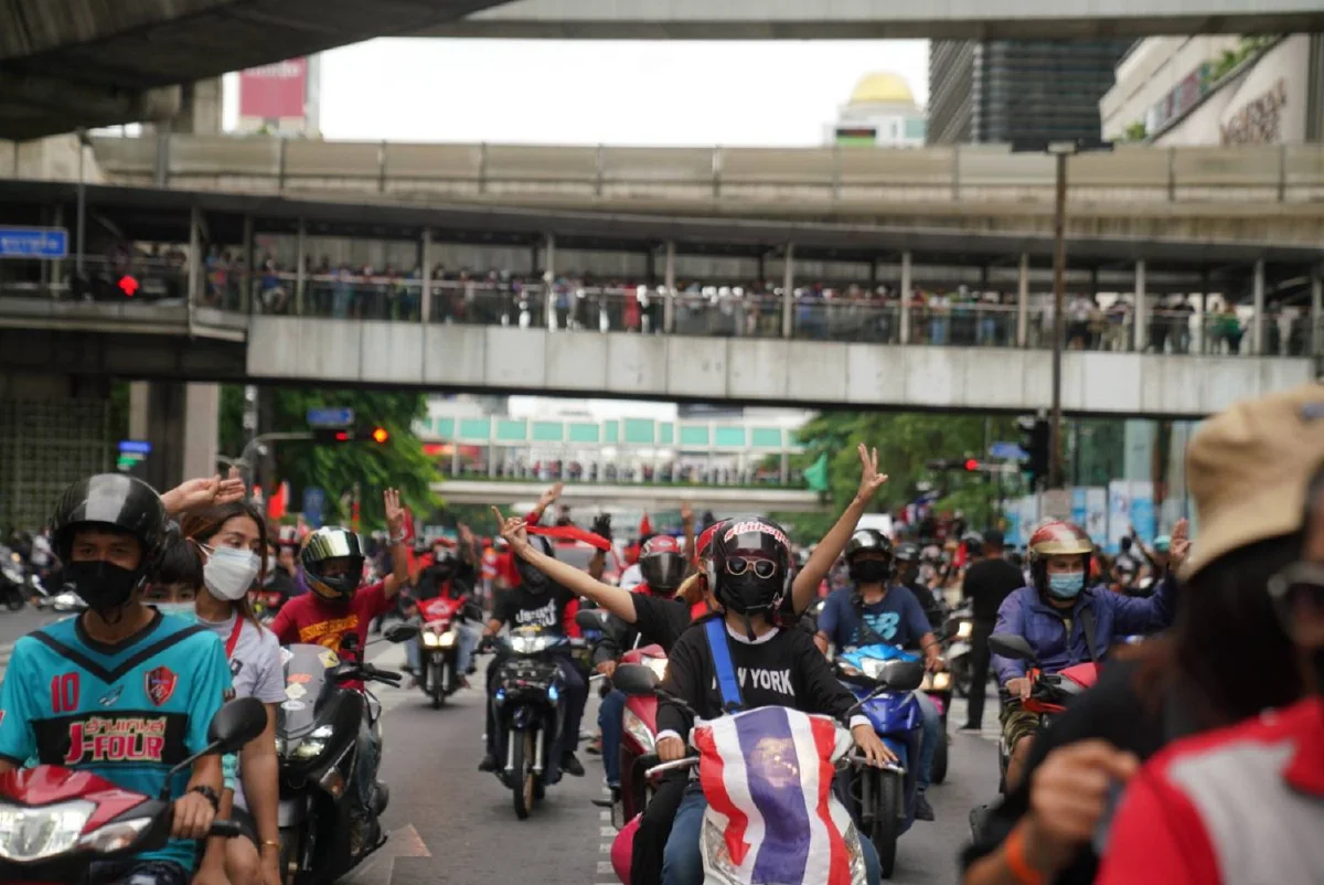 ณัฐวุฒินำ Car Park ราชประสงค์เคลื่อนขบวนแล้ว มั่นใจไม่เกิดเหตุรุนแรง