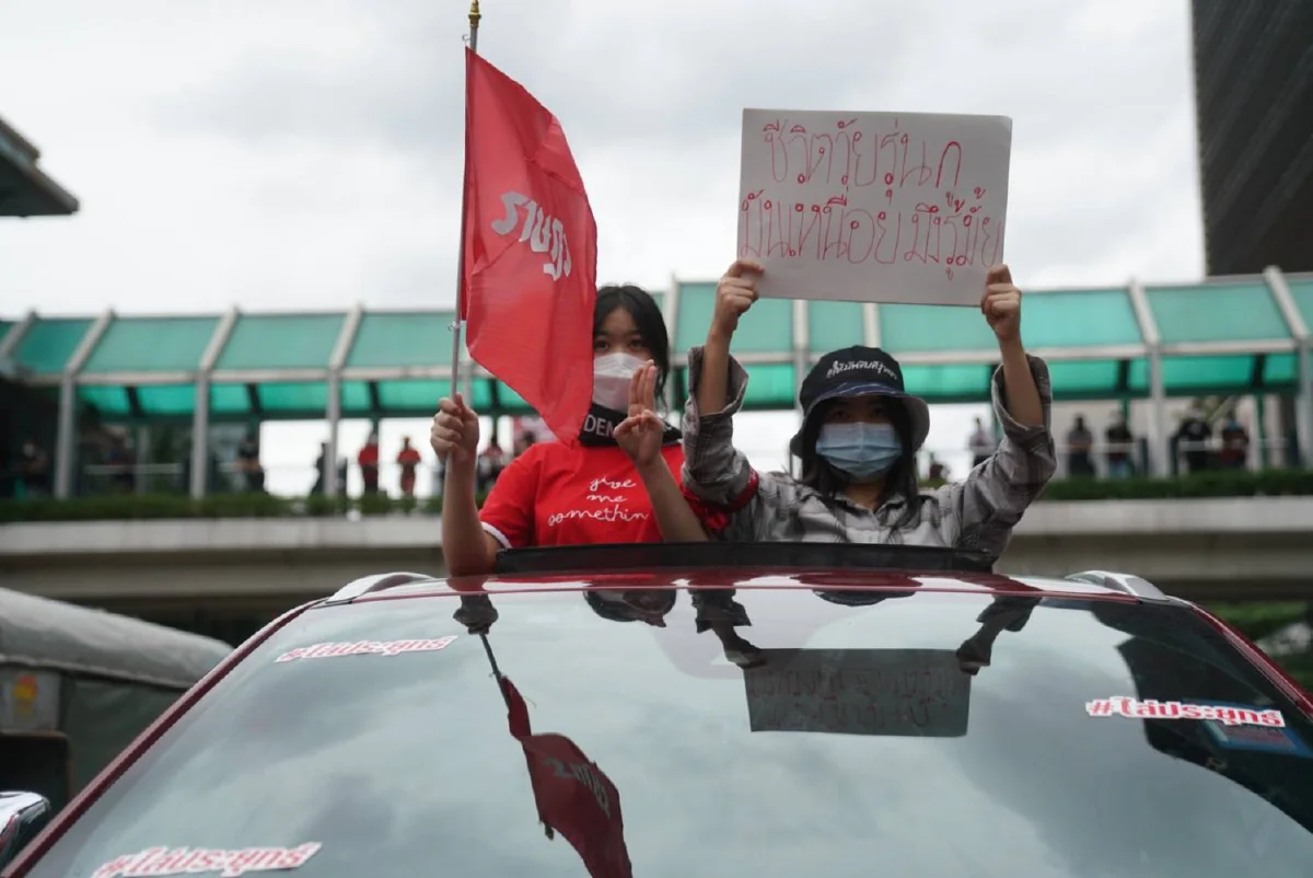 ณัฐวุฒินำ Car Park ราชประสงค์เคลื่อนขบวนแล้ว มั่นใจไม่เกิดเหตุรุนแรง