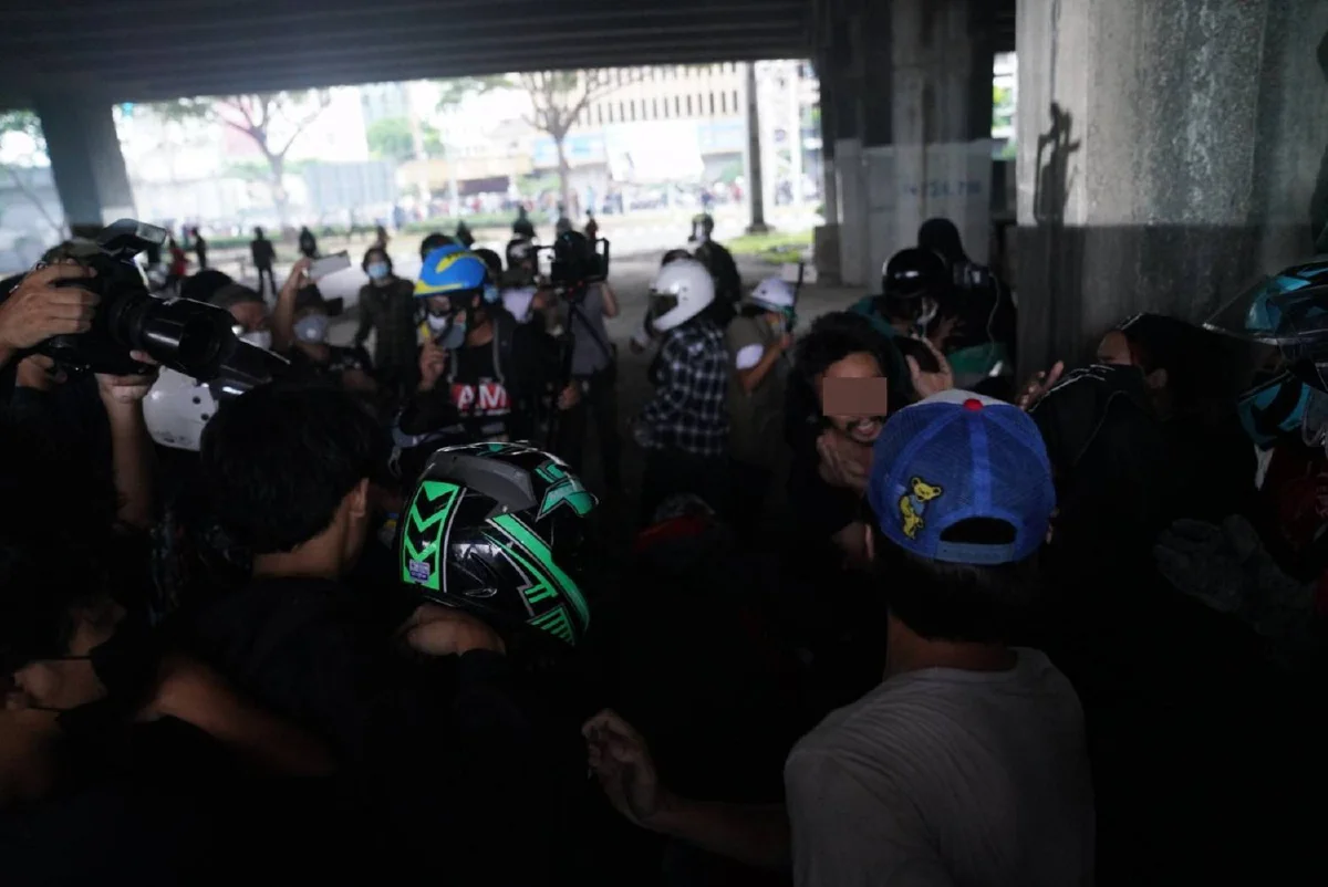 ม็อบเข้าใจผิด รุมยำกันเองที่ดินแดงเจ็บ1