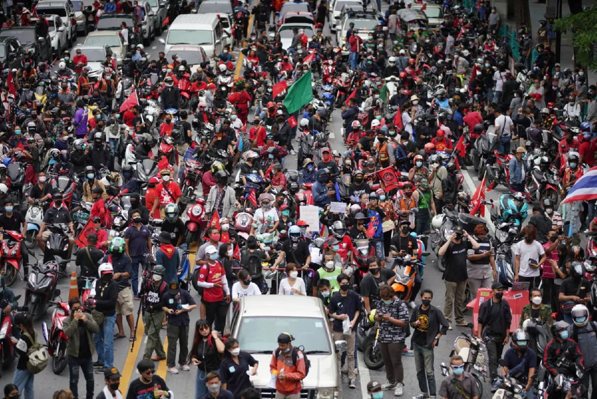 ณัฐวุฒินำ Car Park ราชประสงค์เคลื่อนขบวนแล้ว มั่นใจไม่เกิดเหตุรุนแรง