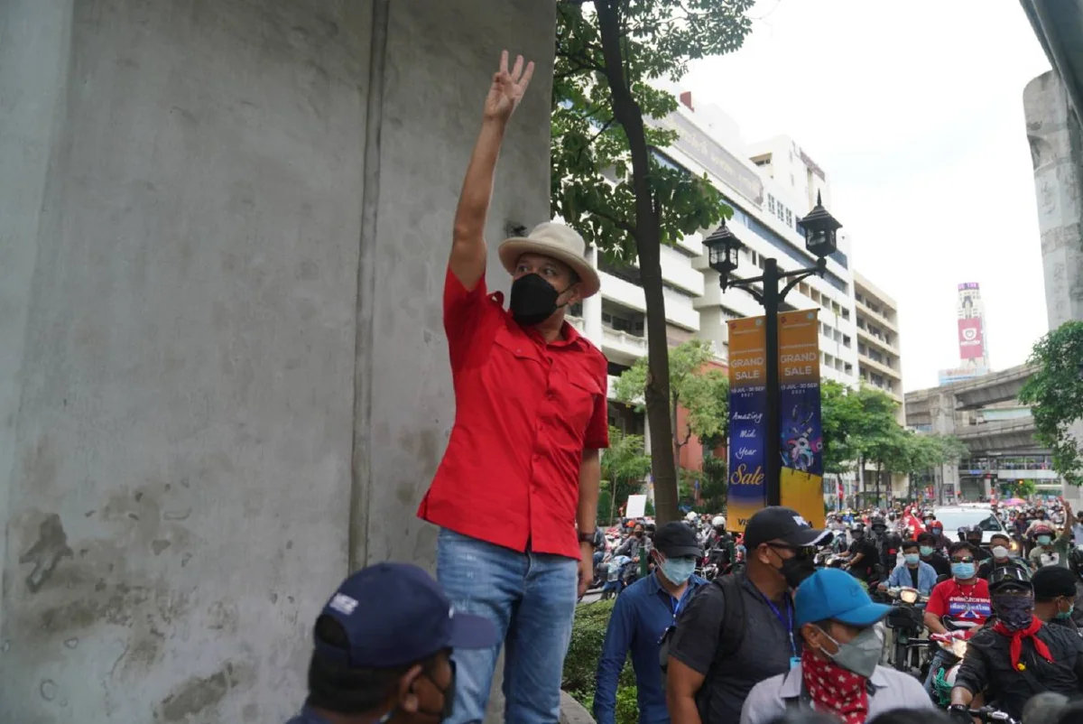 ณัฐวุฒินำ Car Park ราชประสงค์เคลื่อนขบวนแล้ว มั่นใจไม่เกิดเหตุรุนแรง