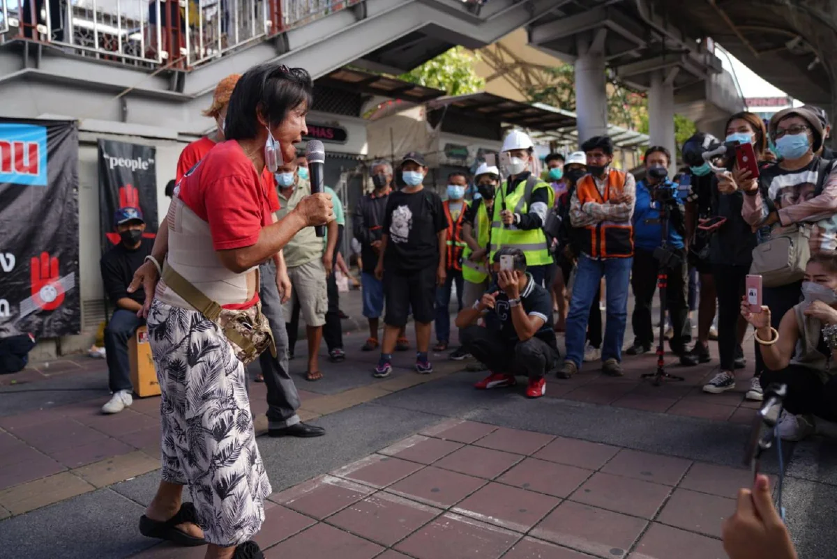 ม็อบทะลุฟ้ารวมตัวอนุสาวรีย์ชัยฯเตรียมไปบ้านประยุทธ์