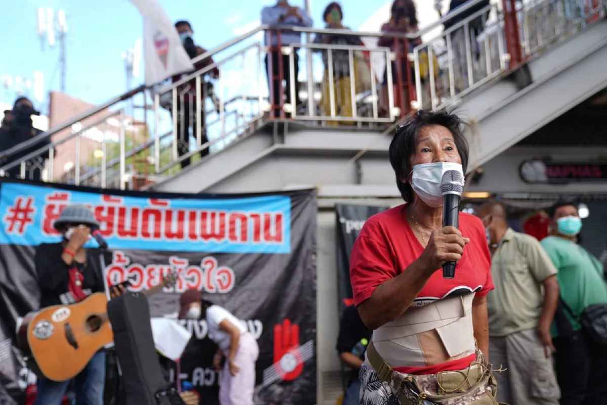 ม็อบทะลุฟ้ารวมตัวอนุสาวรีย์ชัยฯเตรียมไปบ้านประยุทธ์